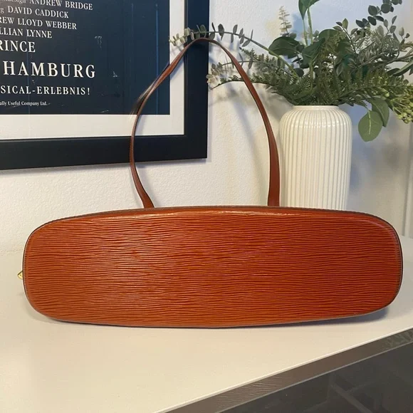 Vintage Louis Vuitton Epi Lussac Shoulder Bag In Kenyan Fawn - Picture 5 of 15